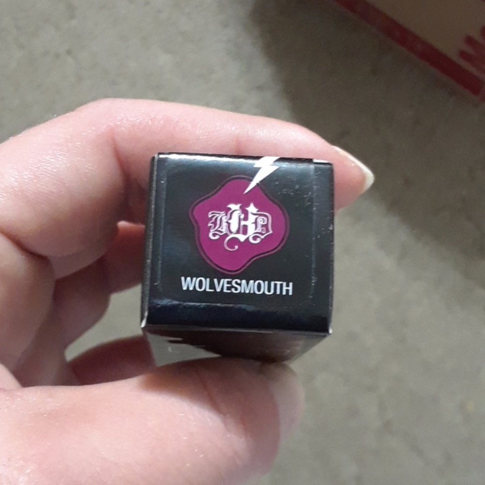 Kat von d studded kiss in wolvesmouth